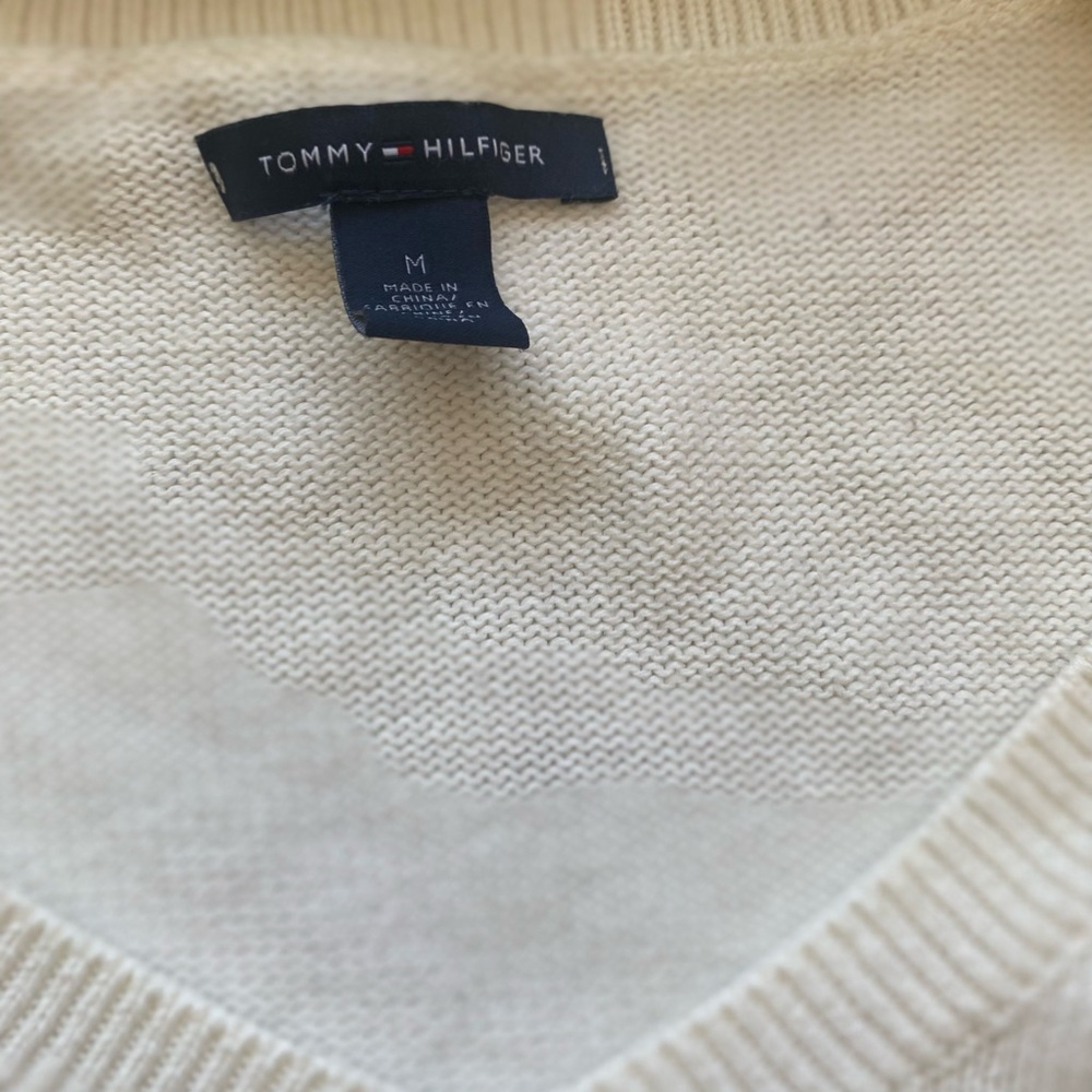 Preppy Tommy Hilfiger sweater ladies medium. - Picture 4 of 4